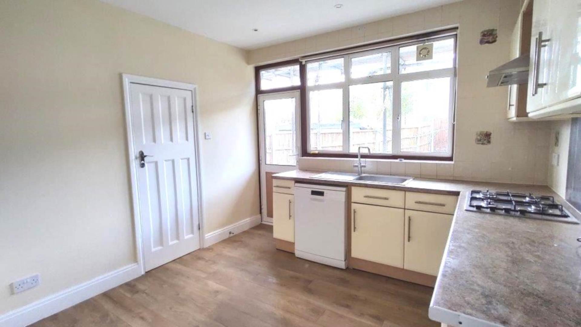 London HA8 7NB 4 bed semi-detached rental property internal/external image-3