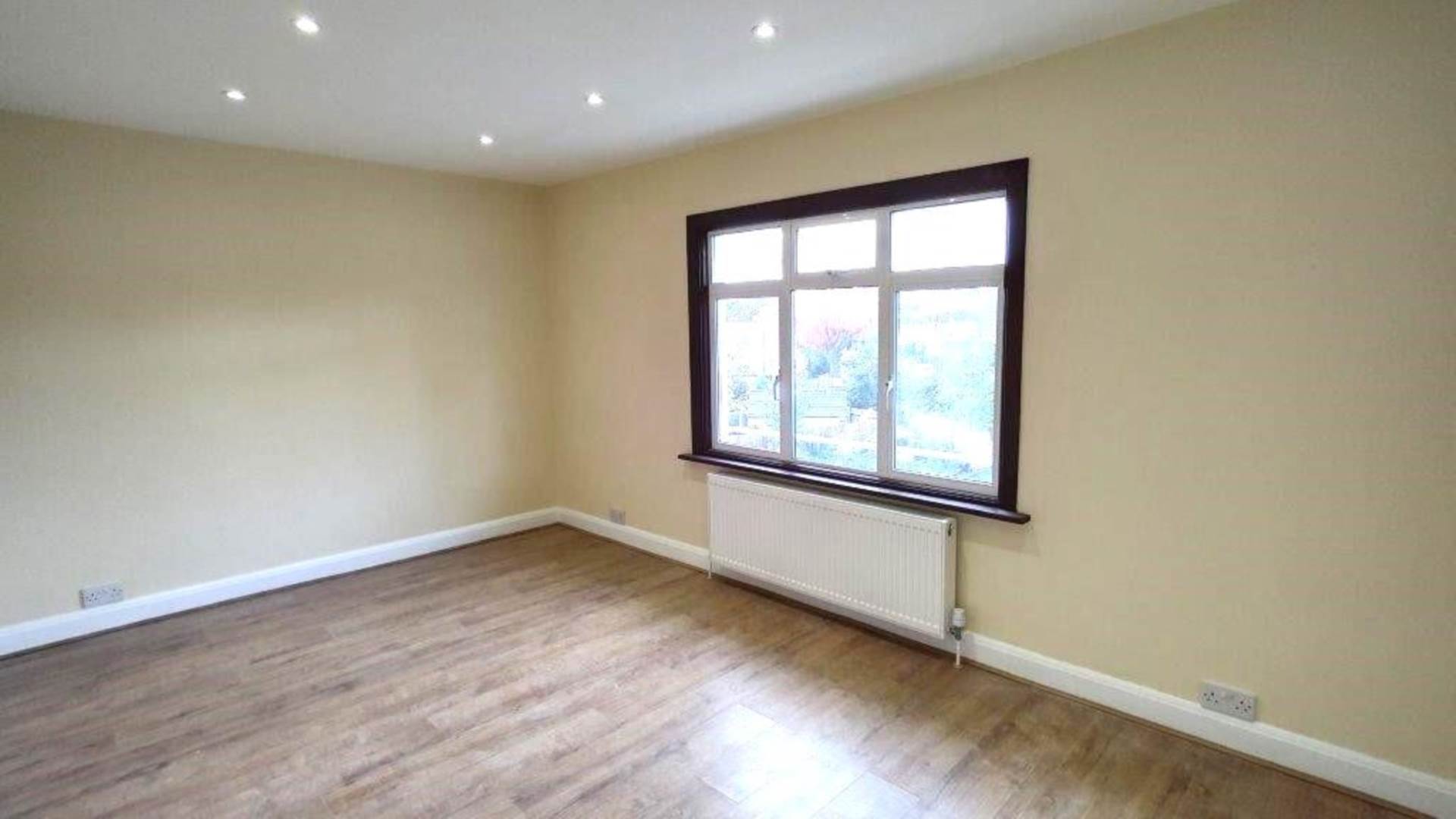 London HA8 7NB 4 bed semi-detached rental property internal/external image-6