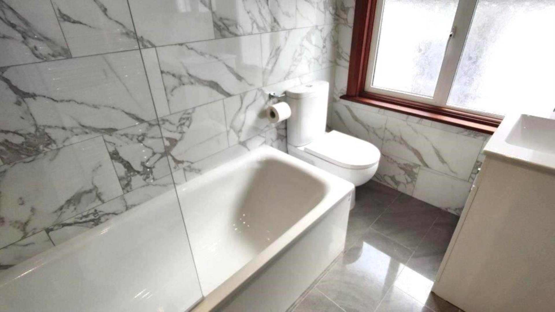 London HA8 7NB 4 bed semi-detached rental property internal/external image-8