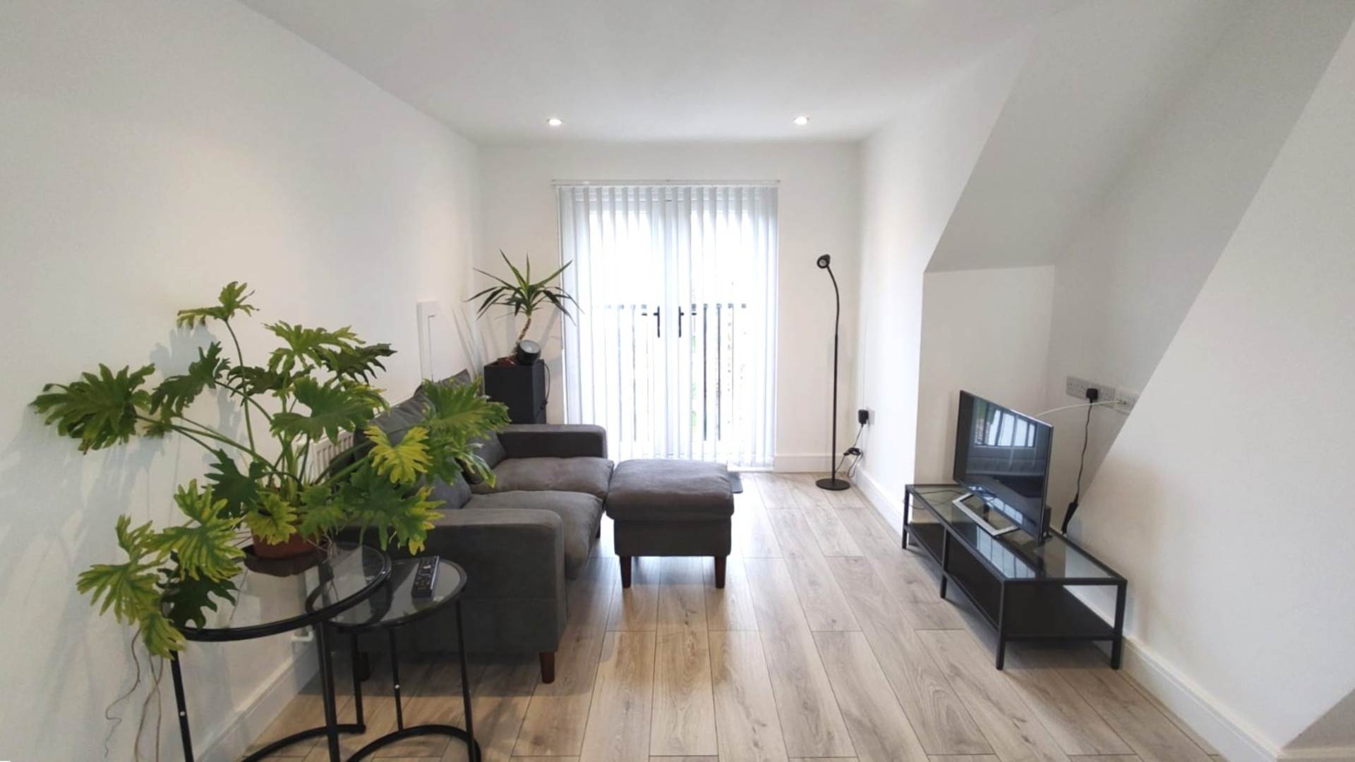 London NW11 8AD 1 bed flat rental property internal/external image-1