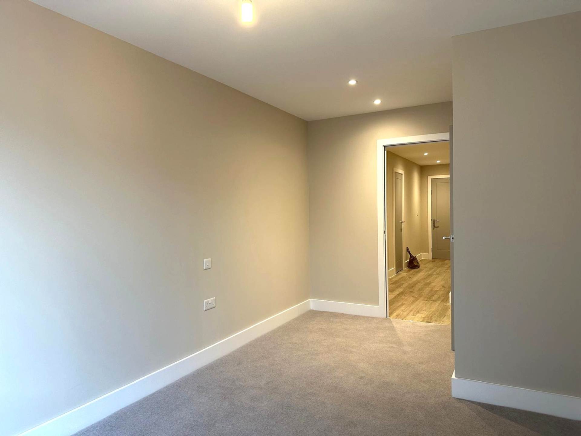 London N3 1QG 2 bed flat sales property internal/external image-6