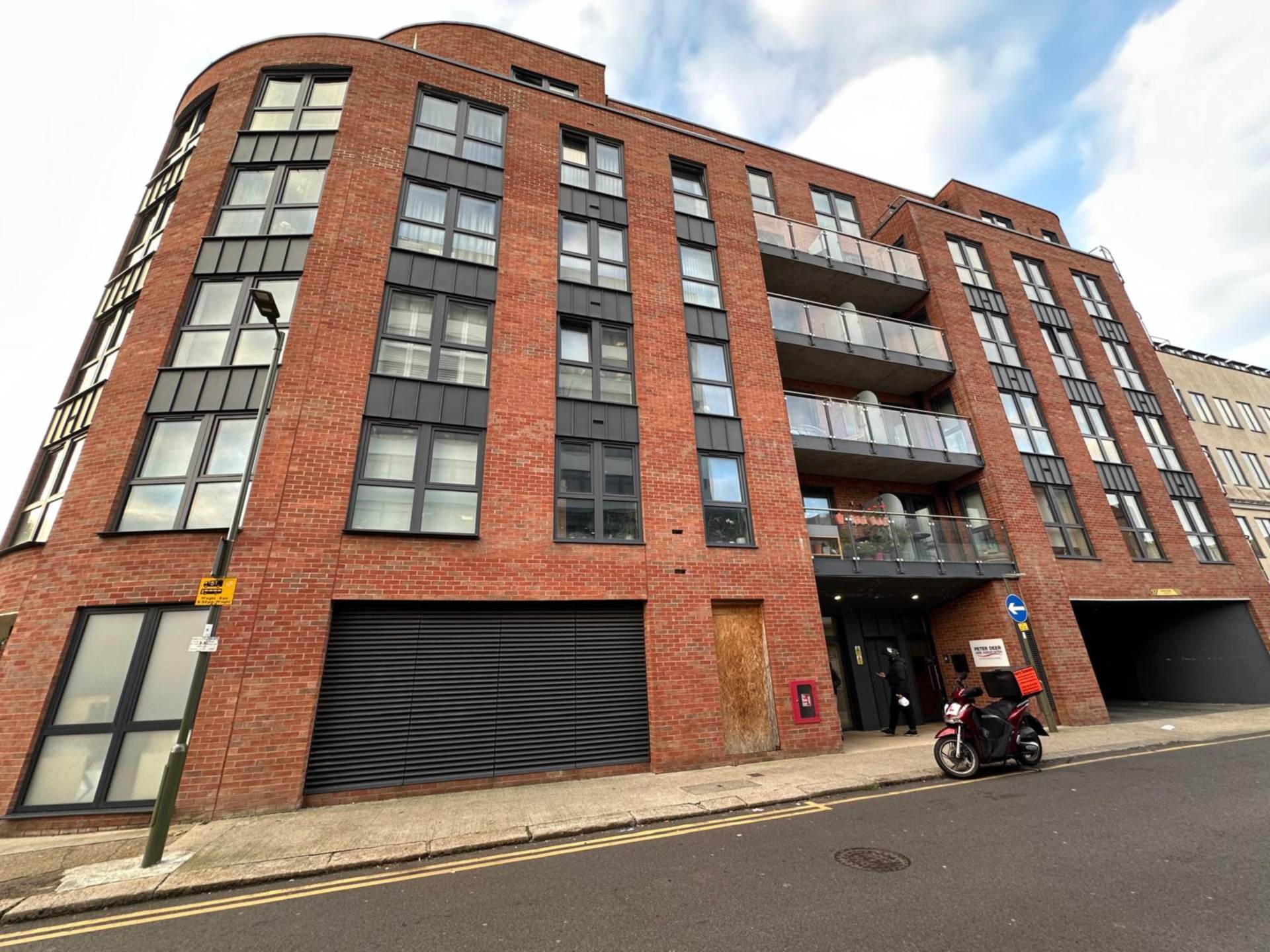 London N3 1QG 2 bed flat sales property internal/external image-8