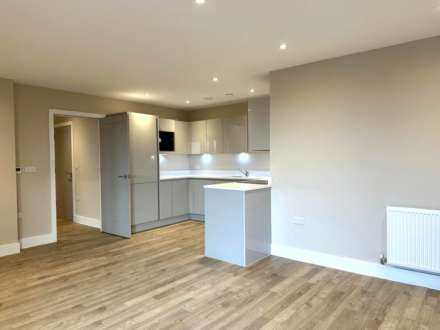 2 bed flat for sale in London N3