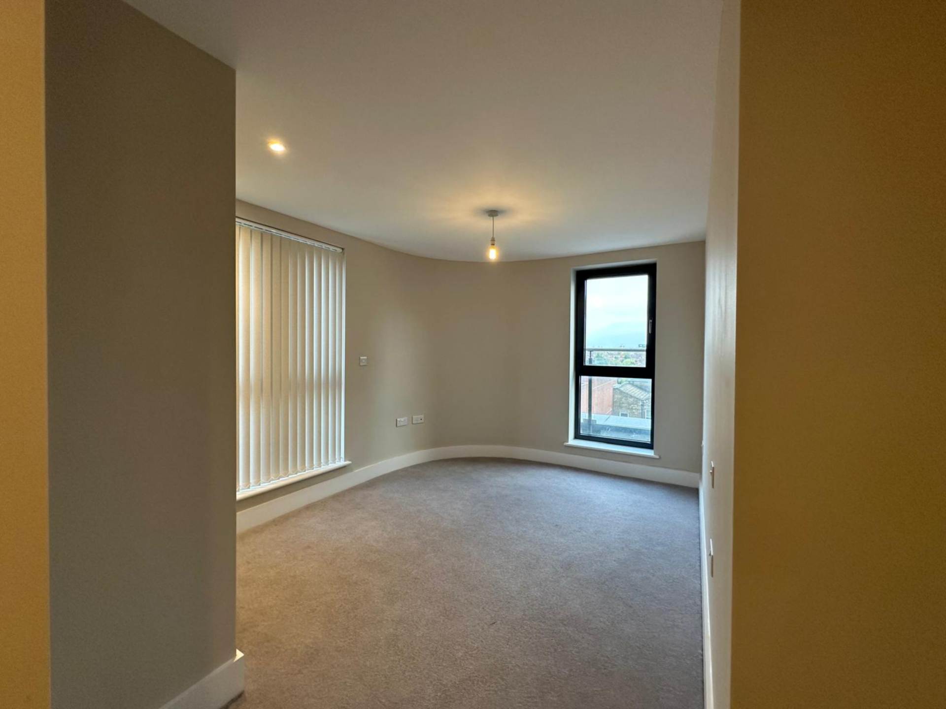 London N3 1QG 2 bed flat sales property internal/external image-9