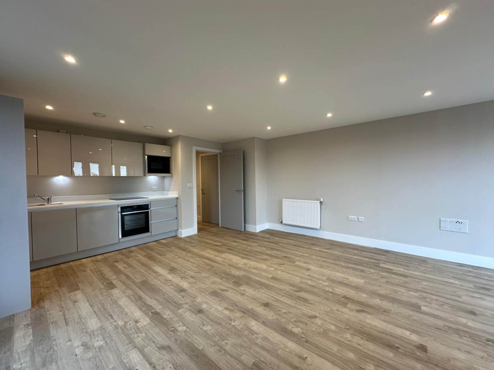 London N3 1QG 2 bed flat sales property internal/external image-12