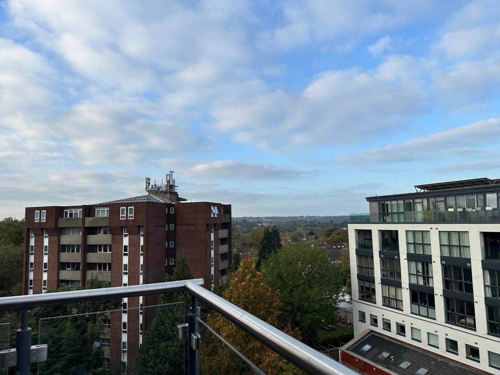 London N3 1QG 2 bed flat sales property internal/external image-3