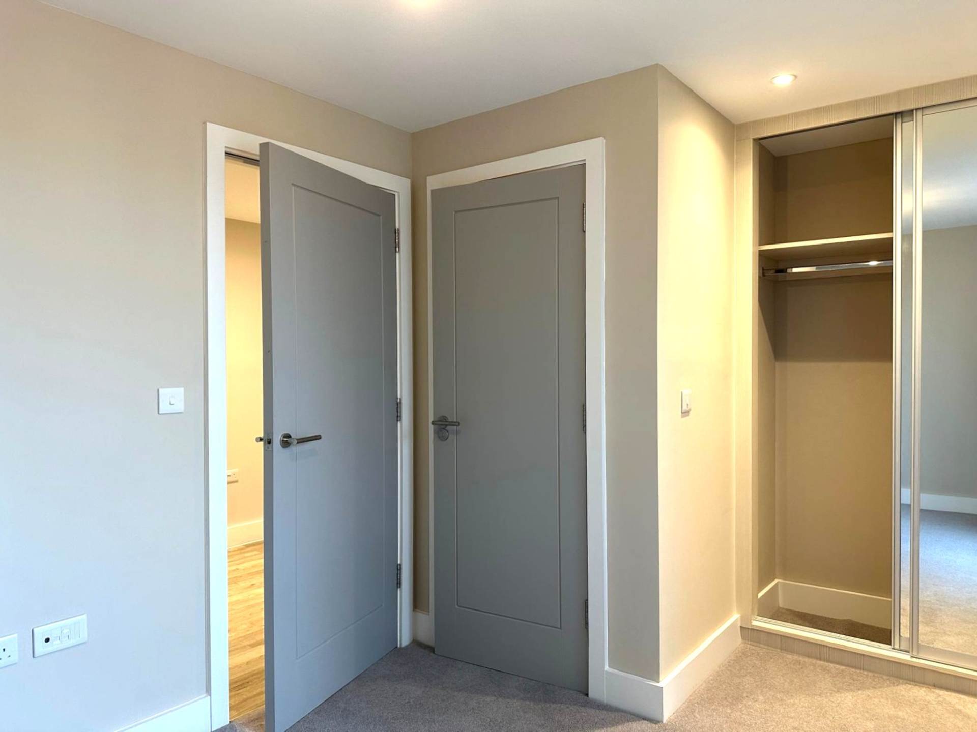 London N3 1QG 2 bed flat sales property internal/external image-8