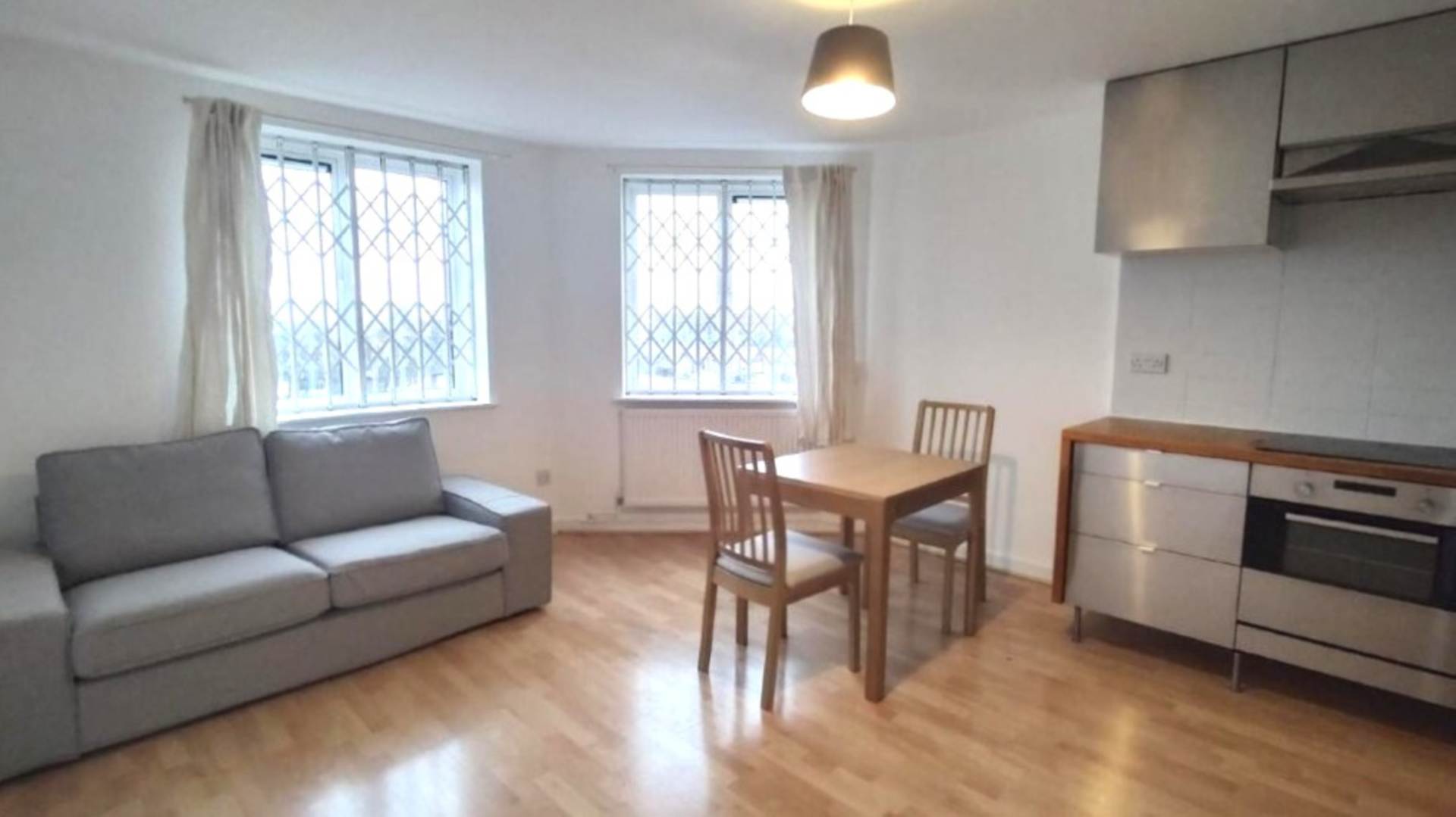 ロンドン N7 9SX 2ベッドフラット 賃貸物件の内外装写真-1