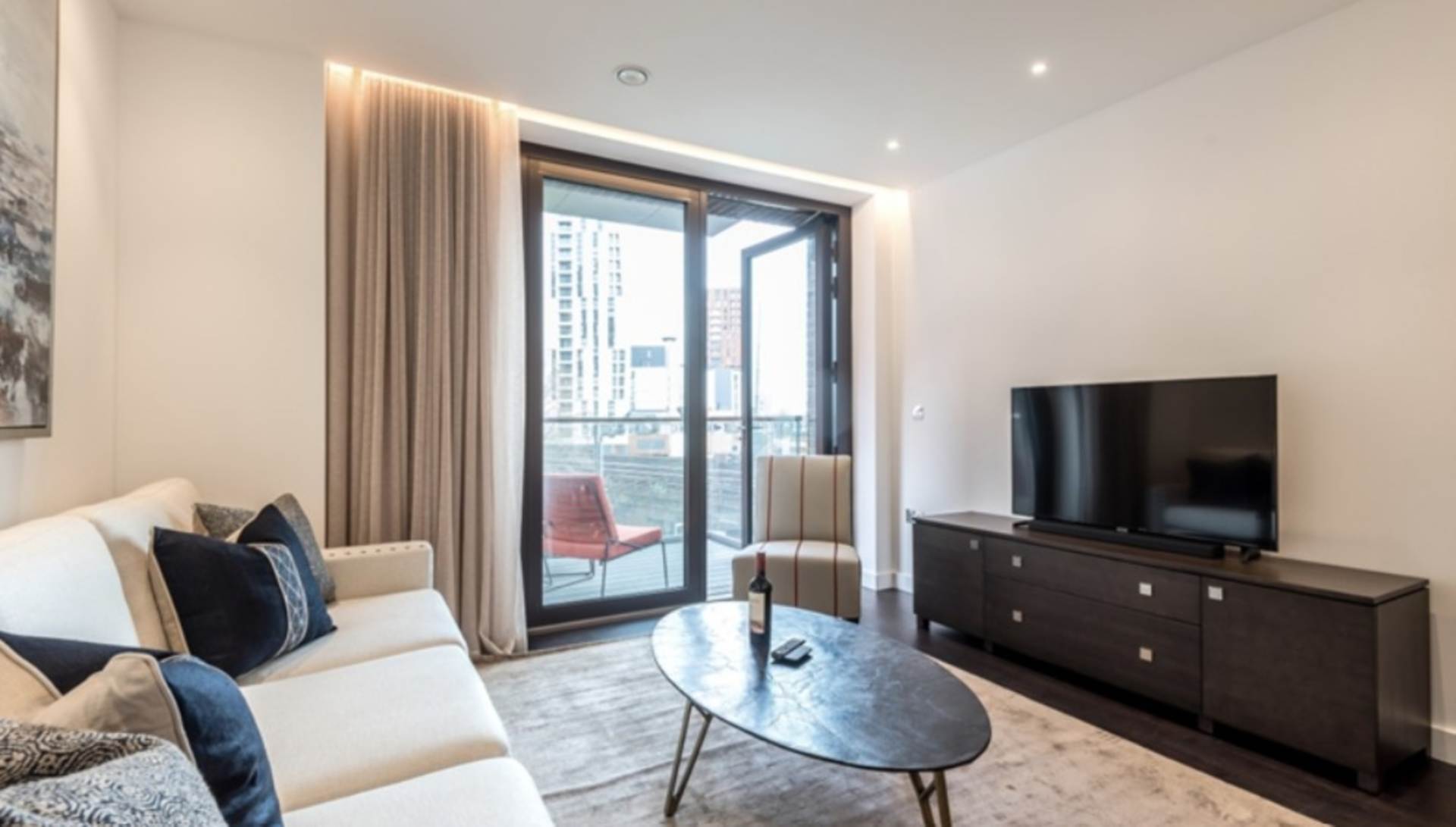 1 ベッド フラット ロンドン賃貸物件 | Charles Clowes Walk, London SW11 Picure-1