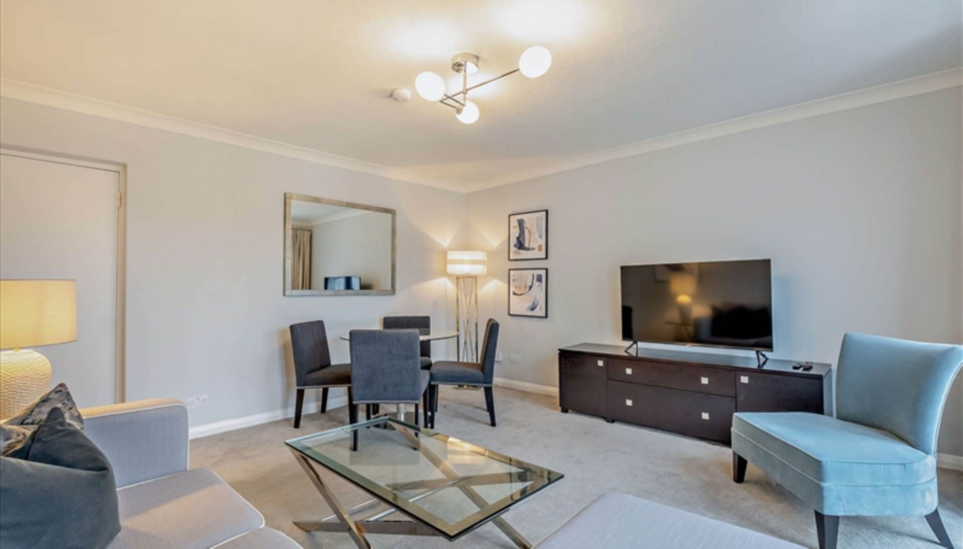London SW3 6SN 2 bed flat rental property internal/external image-1