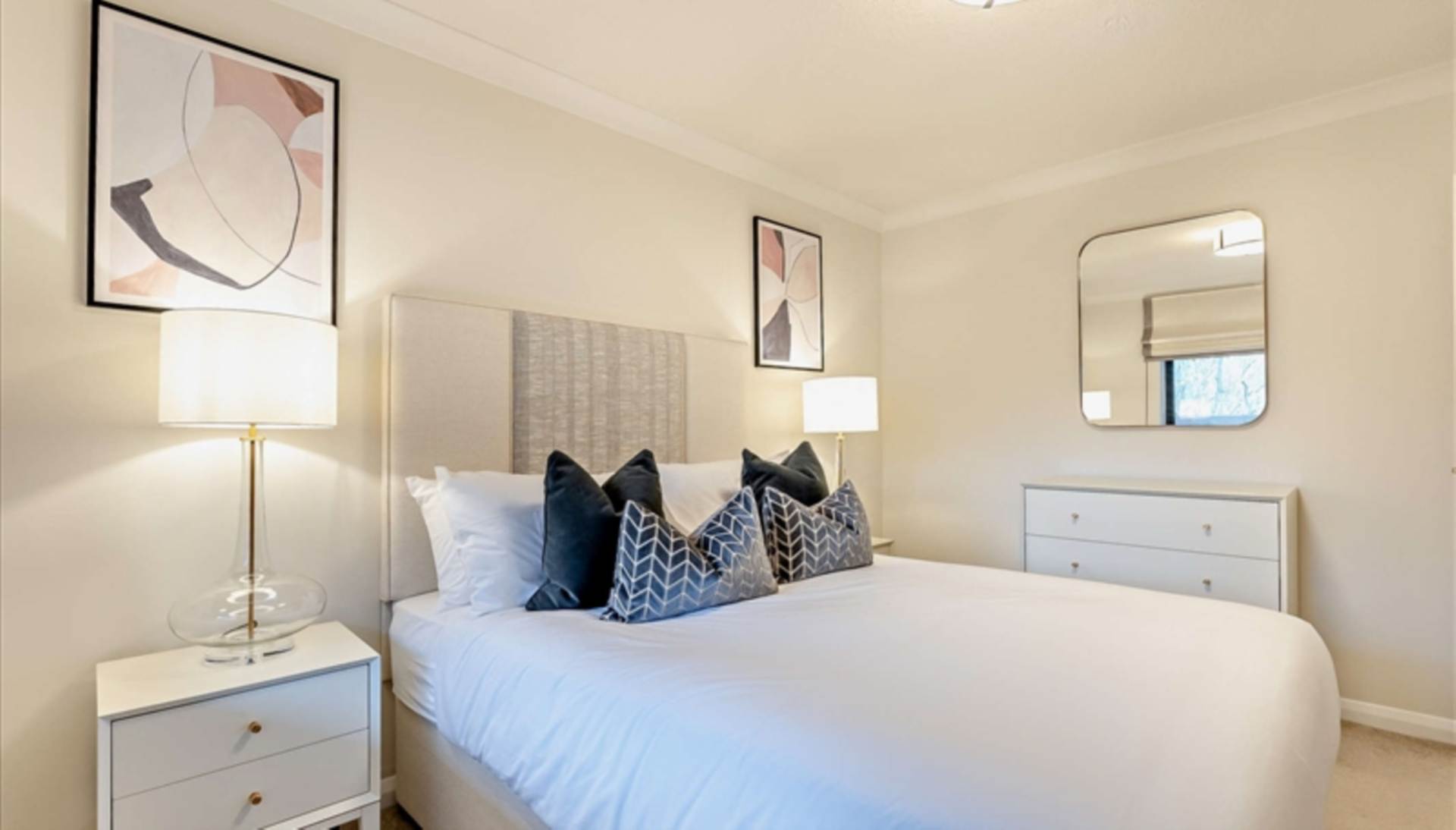 London SW3 6SN 2 bed flat rental property internal/external image-3