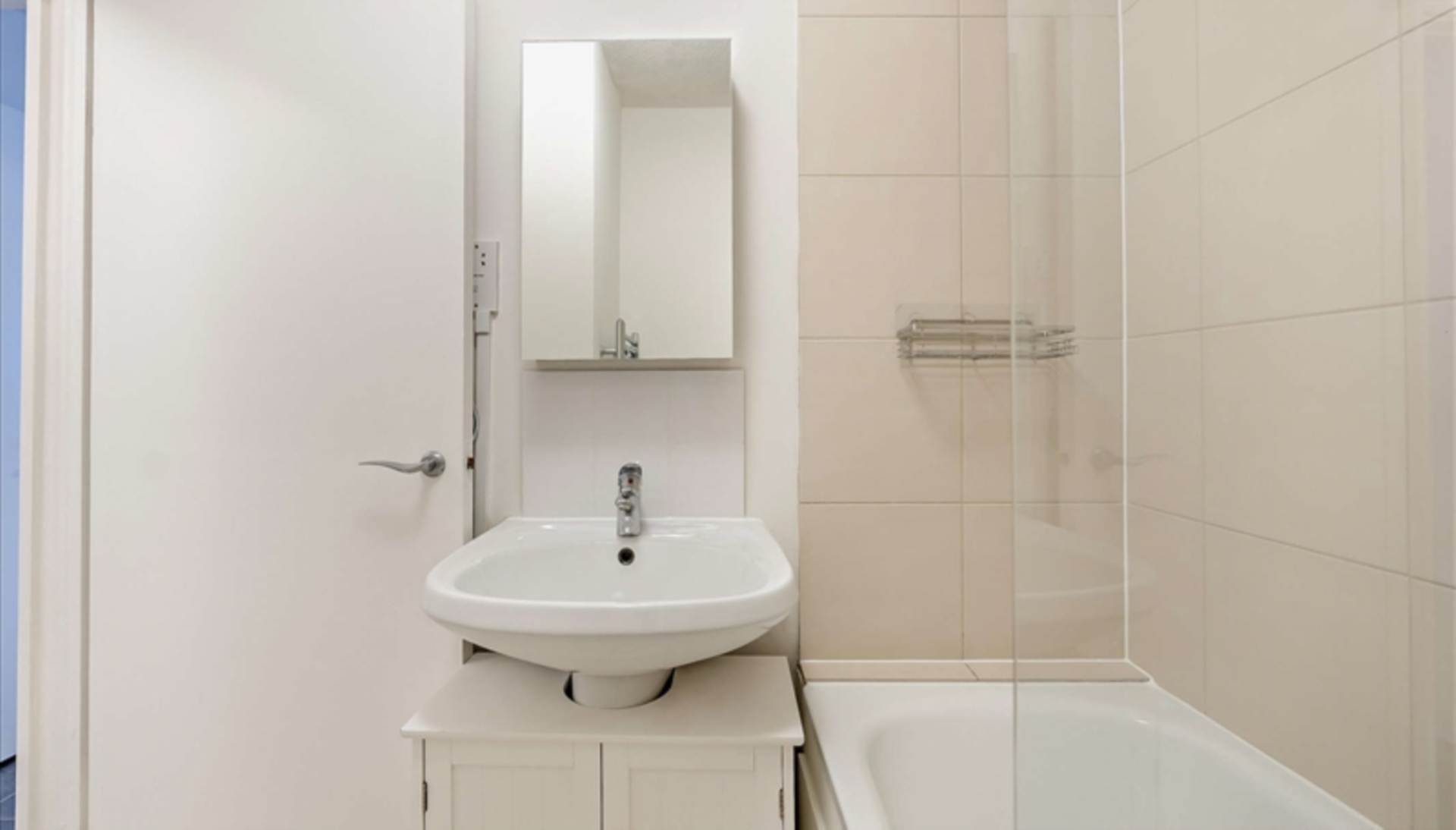 London SW3 6SN 2 bed flat rental property internal/external image-5