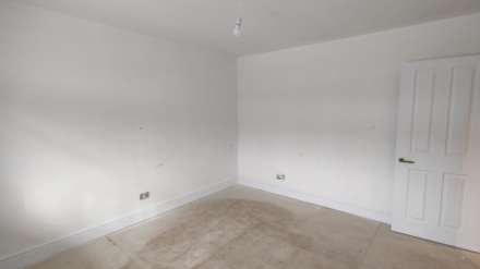 4 bed semi-detached for sale in London W3