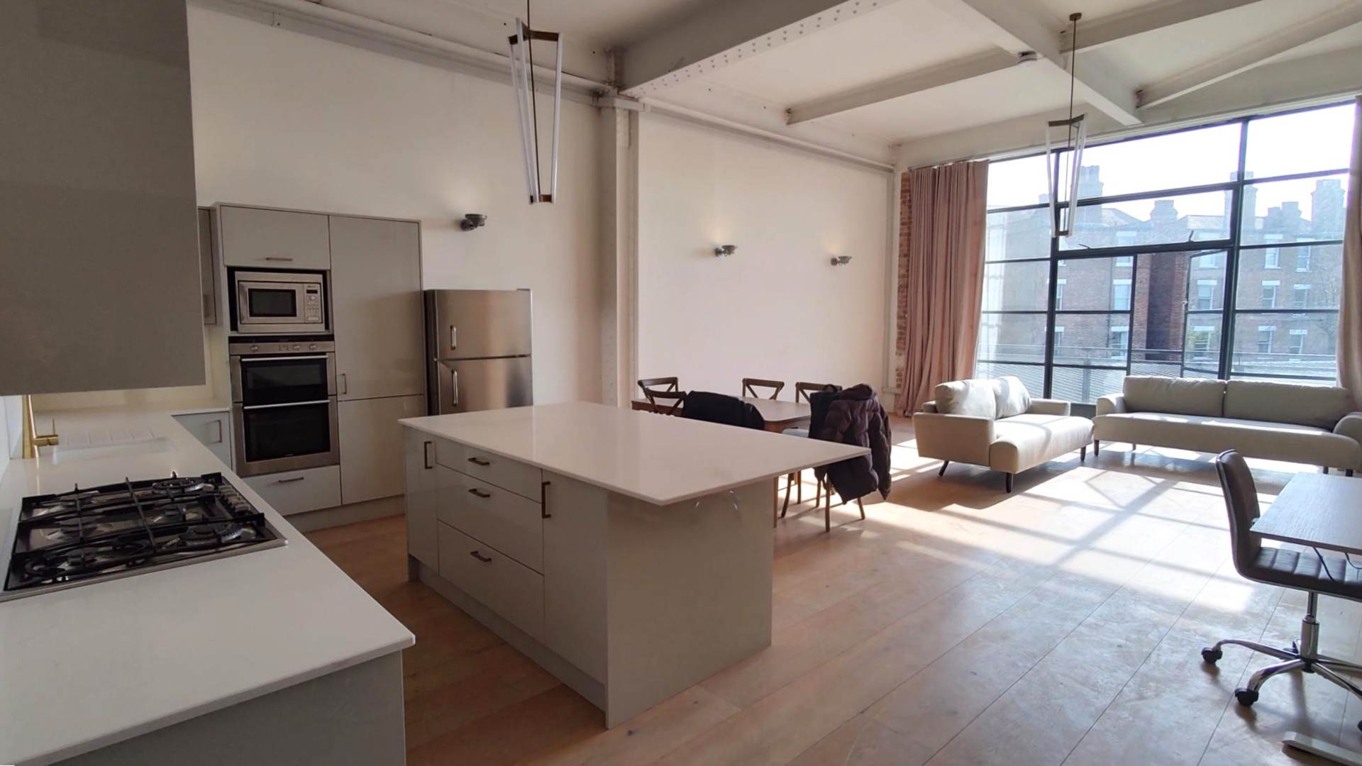 London W4 5BW 3 bed flat rental property internal/external image-1