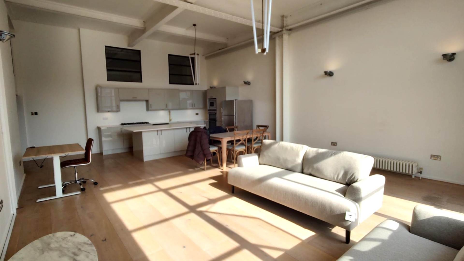 London W4 5BW 3 bed flat rental property internal/external image-2