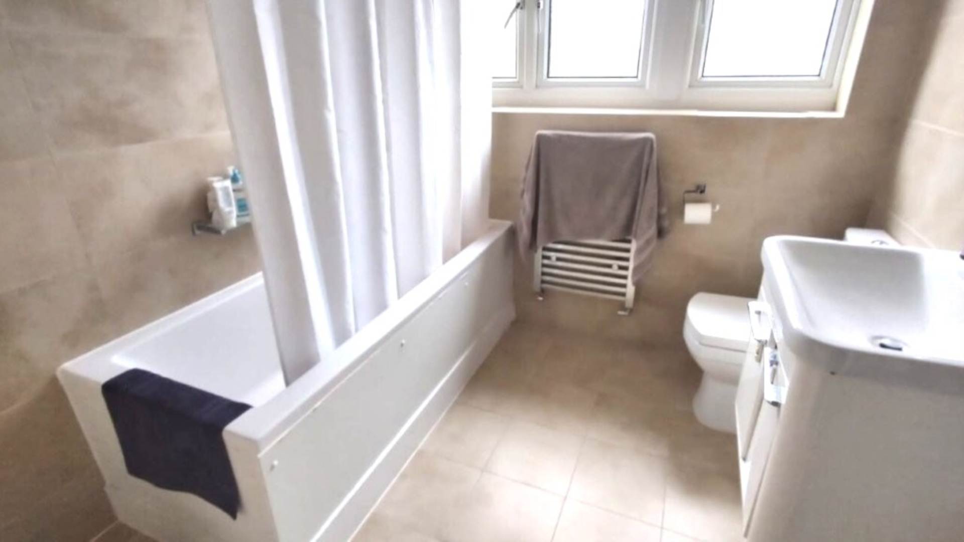 London W3 0LS 4 bed terrace rental property internal/external image-6