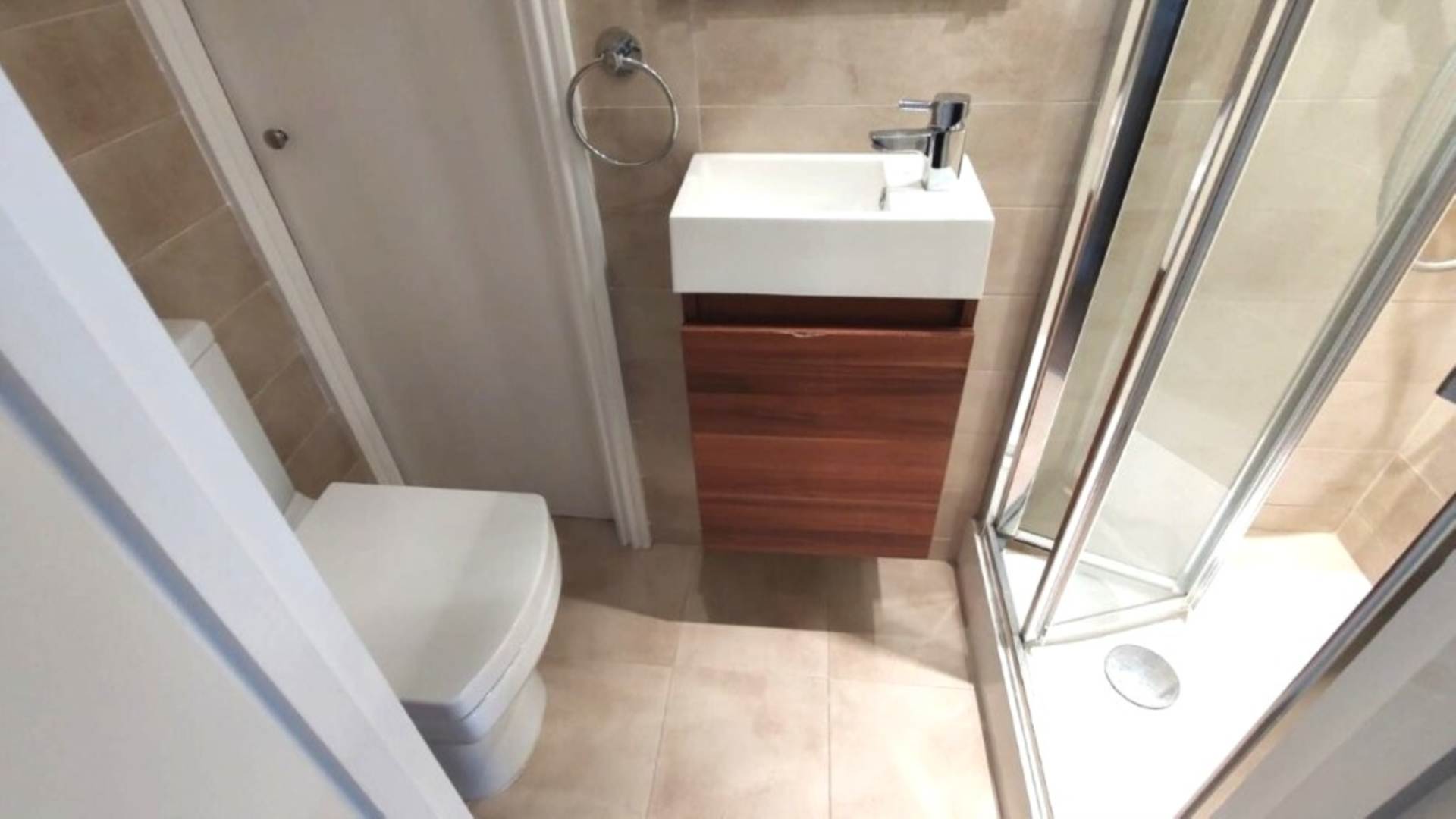 London W3 0LS 4 bed terrace rental property internal/external image-7