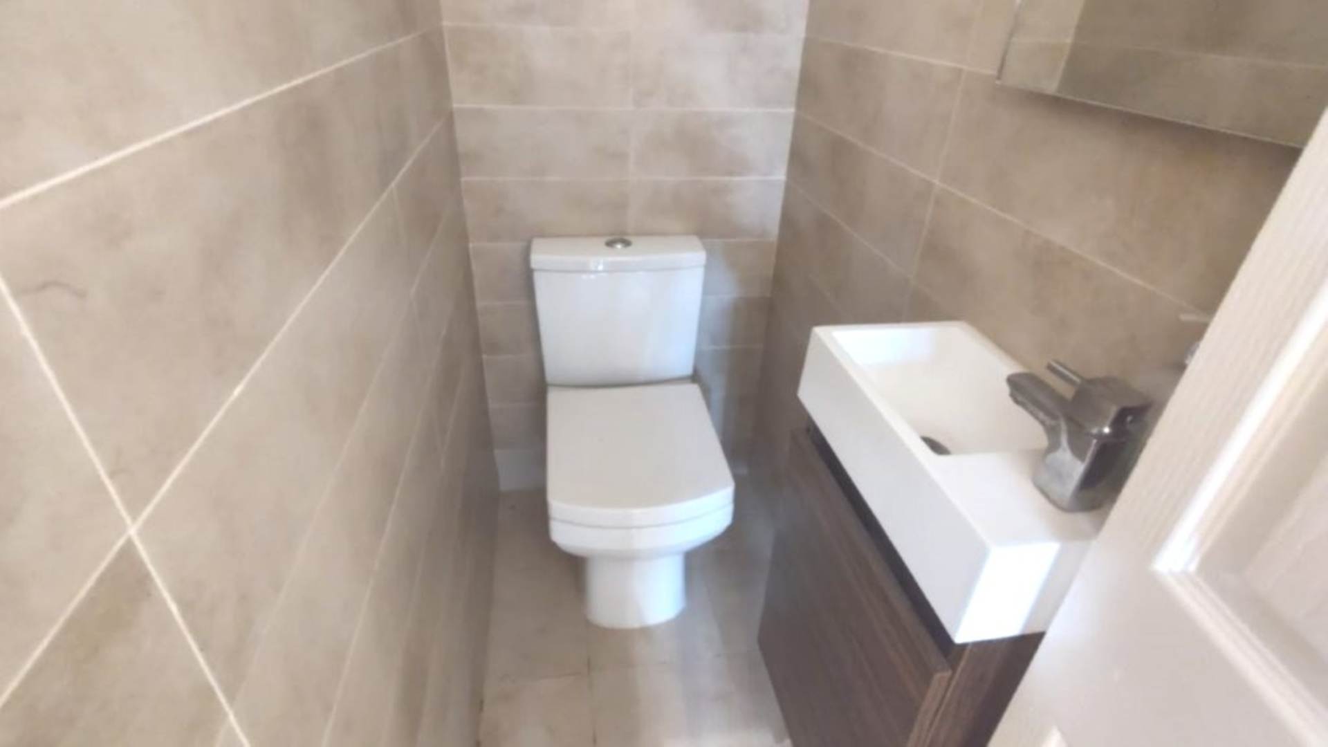 London W3 0LS 4 bed terrace rental property internal/external image-8