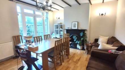 4 bed terrace to rent in London W3