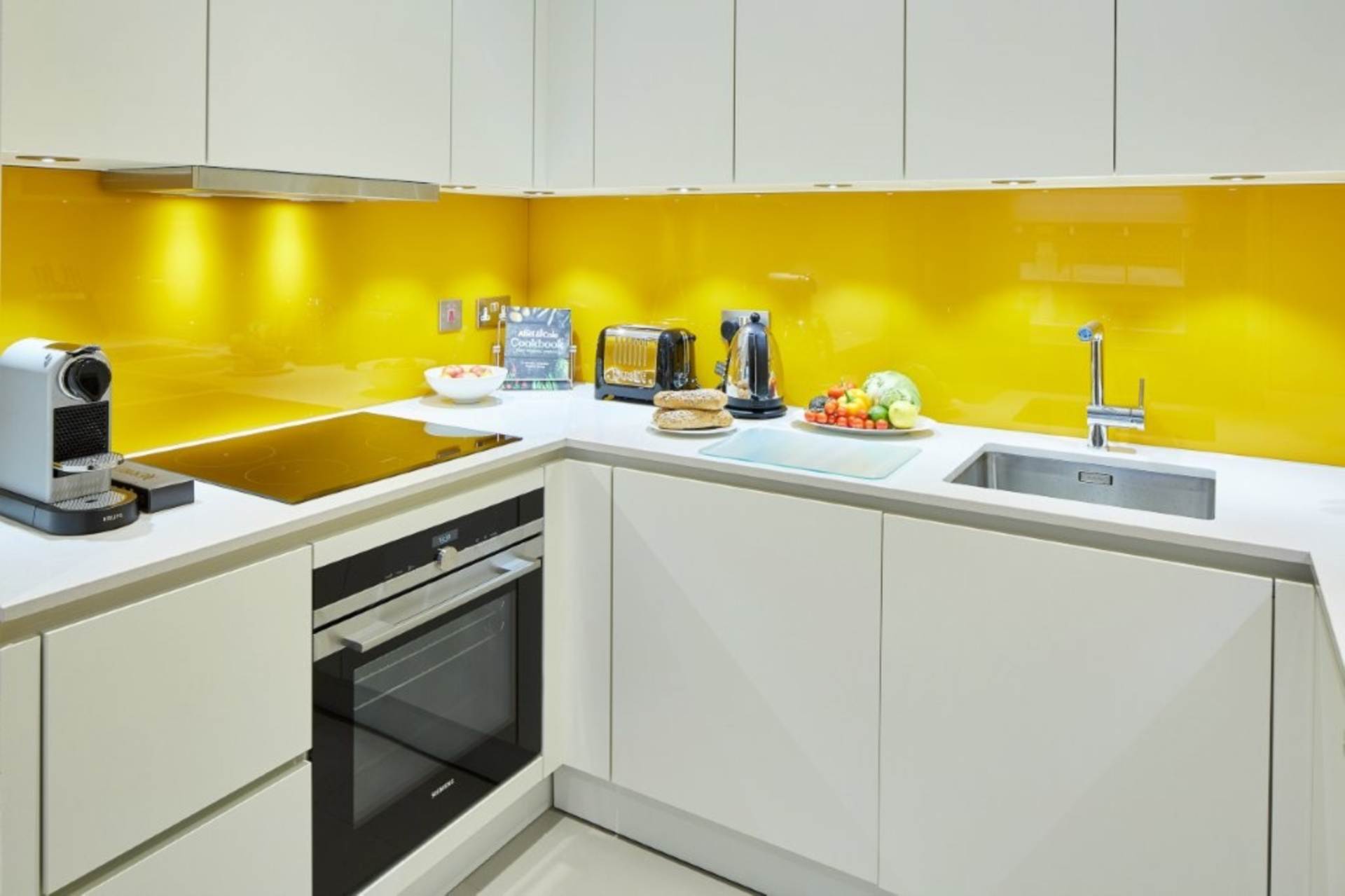 London EC4M 9DT 1 bed studio rental property internal/external image-1