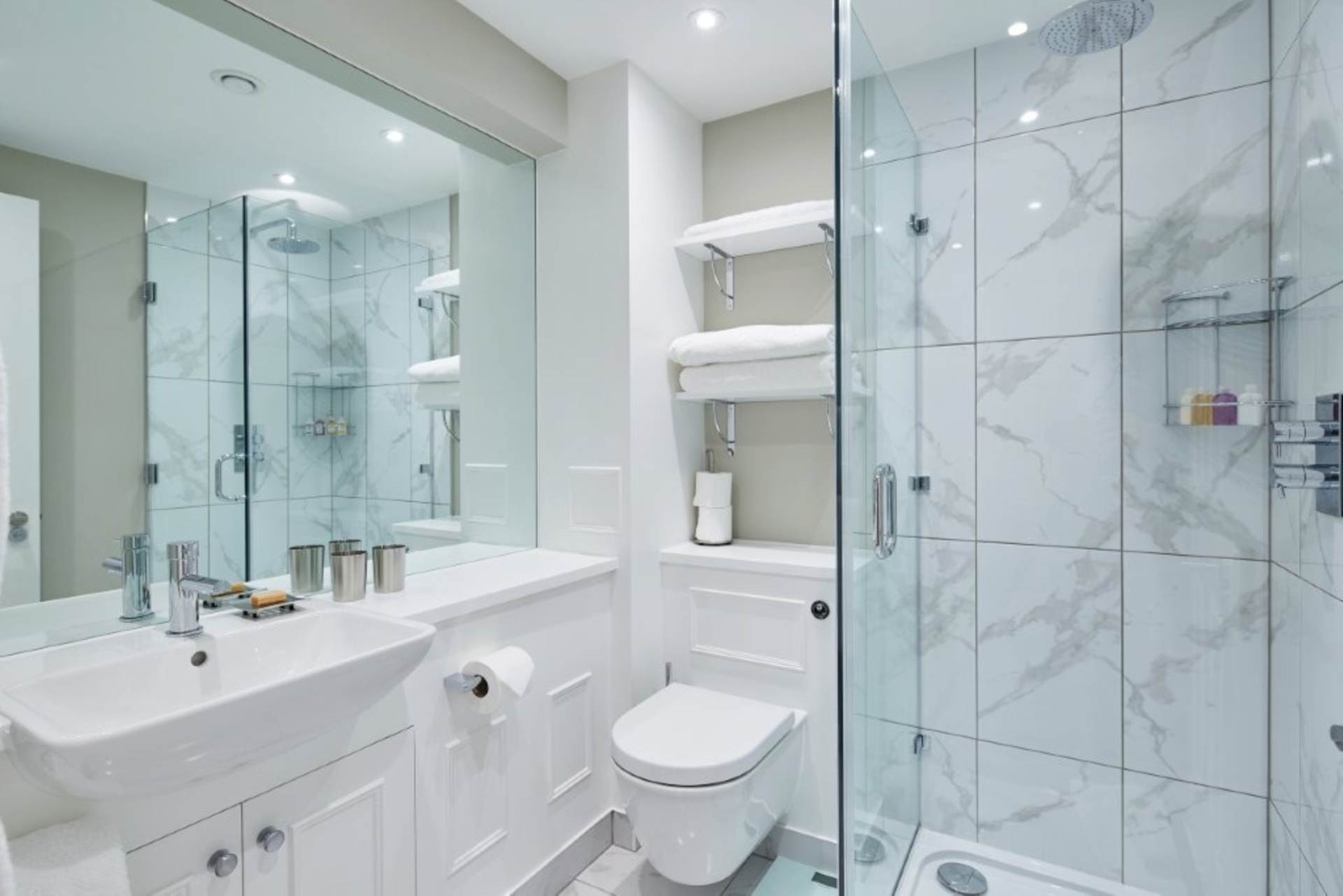 London EC4M 9DT 1 bed studio rental property internal/external image-3