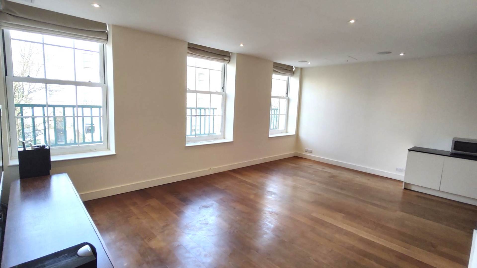 London W2 4TE 3 bed flat rental property internal/external image-1
