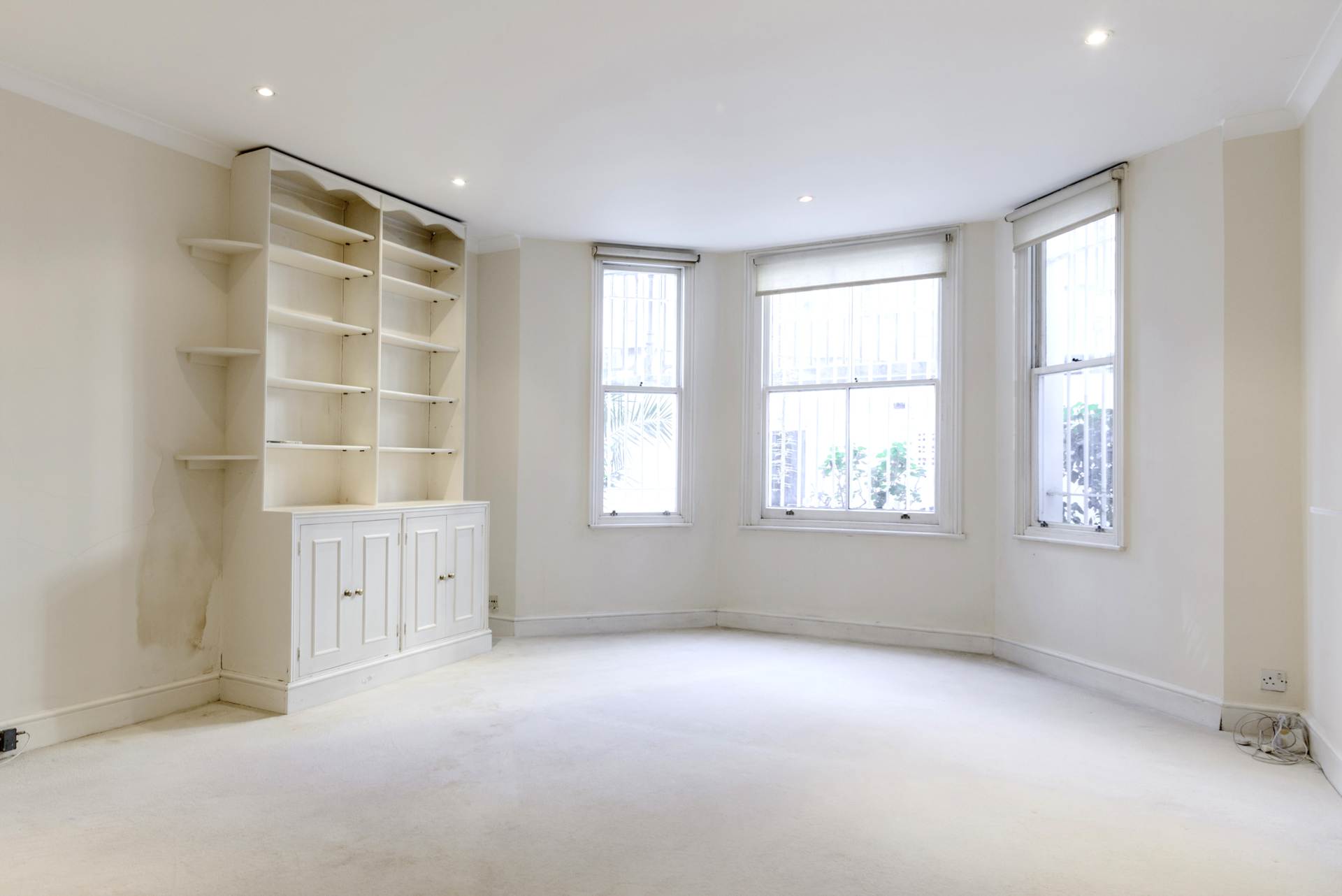 London SW7 4RW 1 bed flat sales property internal/external image-2