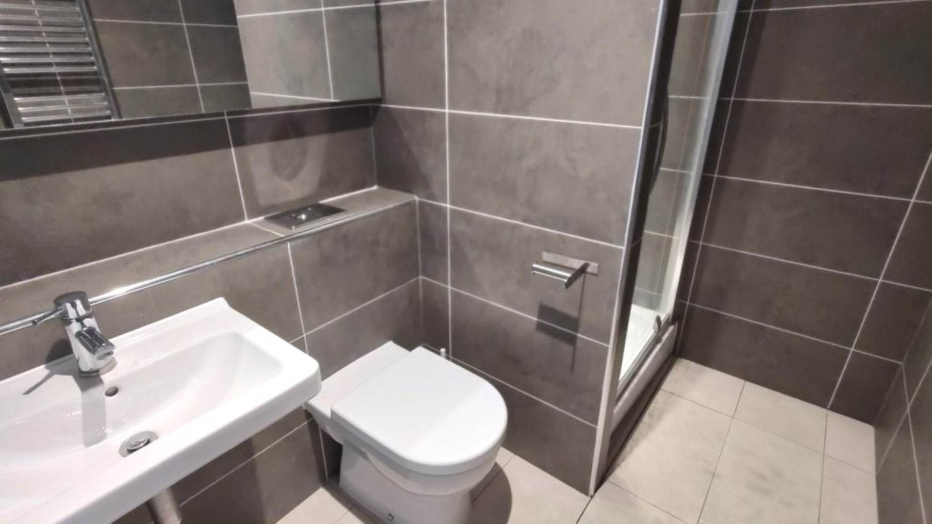 London N7 6LJ 2 bed maisonette rental property internal/external image-6