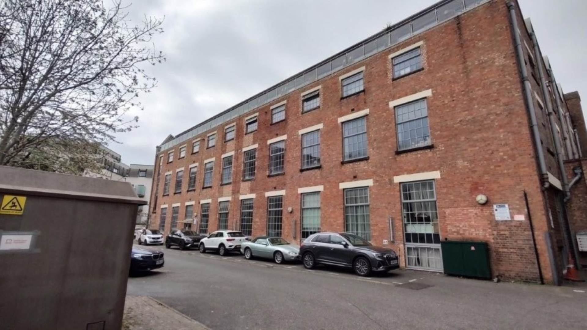 London N7 6LJ 2 bed maisonette rental property internal/external image-7
