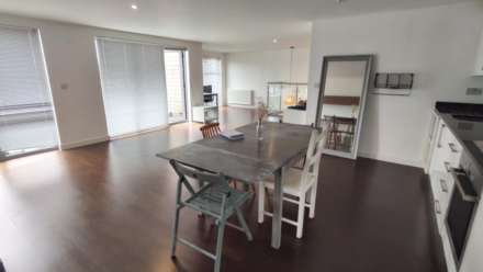 2 bed maisonette to rent in London N7