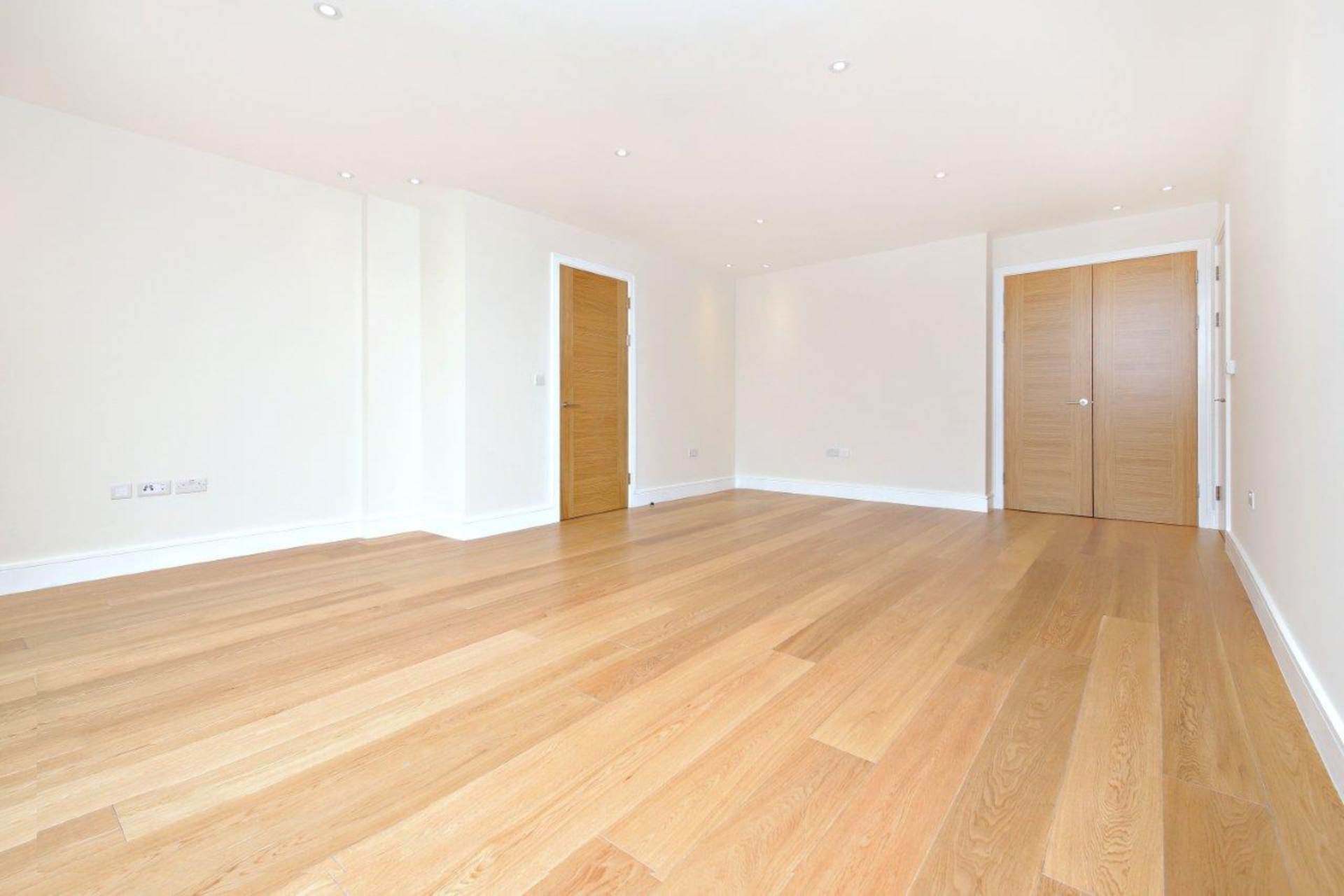 London NW11 8BL 2 bed flat rental property internal/external image-2