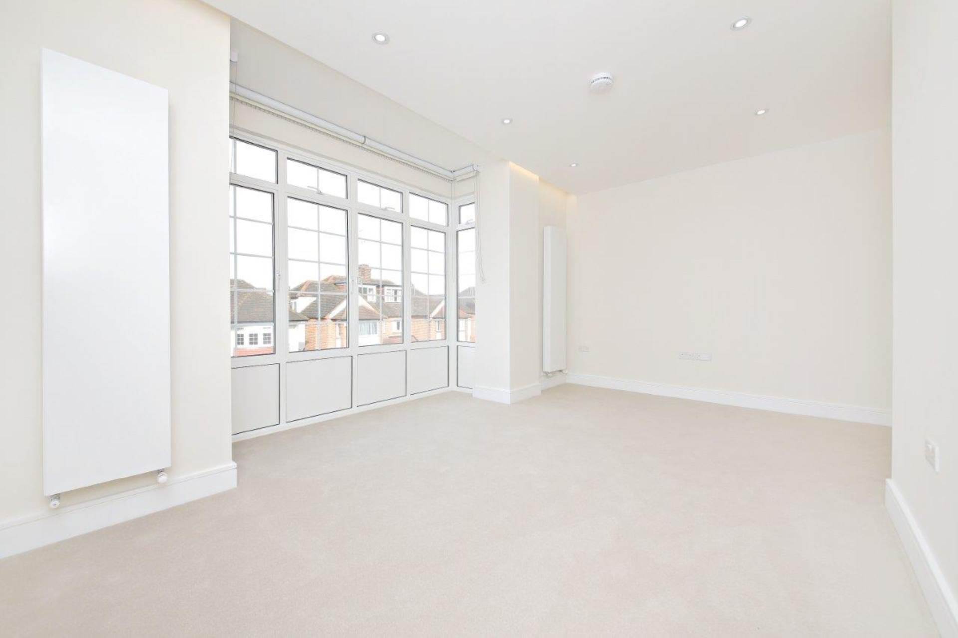 London NW11 8BL 2 bed flat rental property internal/external image-4