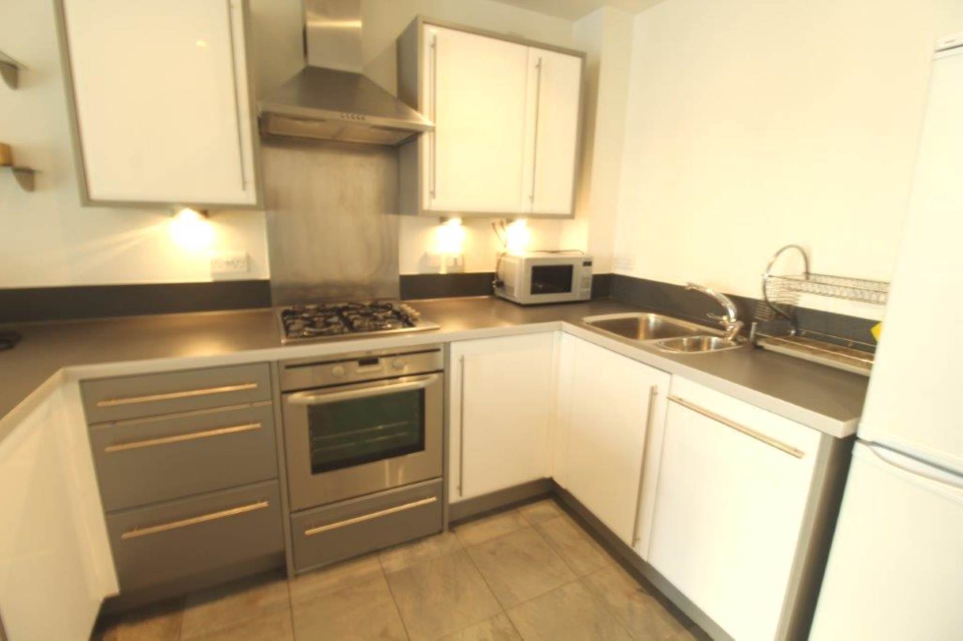 London N7 8EB 1 bed flat sales property internal/external image-3