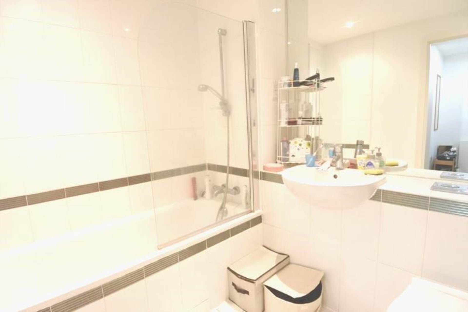 London N7 8EB 1 bed flat sales property internal/external image-5