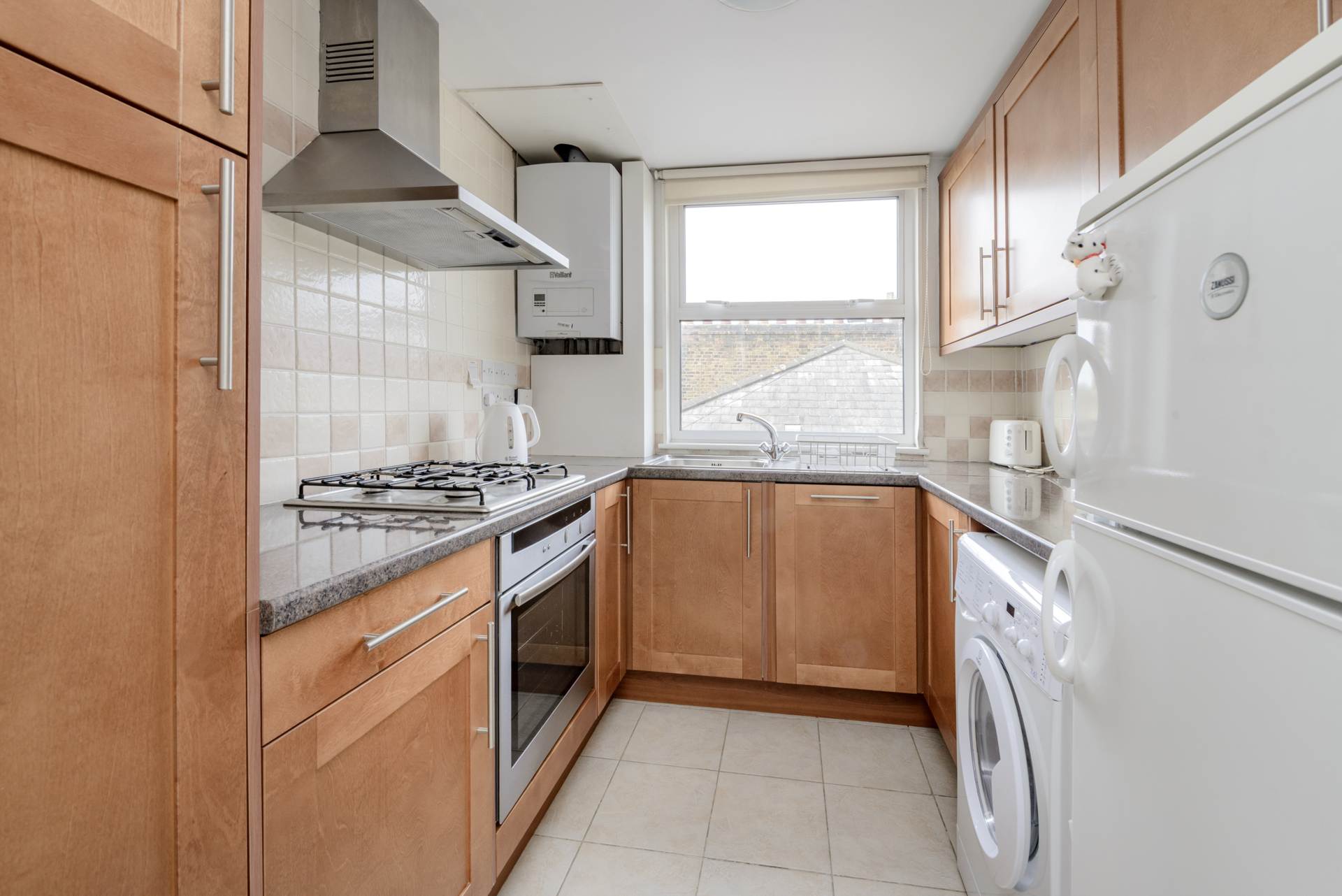 ロンドンNW3 4SS 1ベッドフラット 売買物件の内外装写真-3