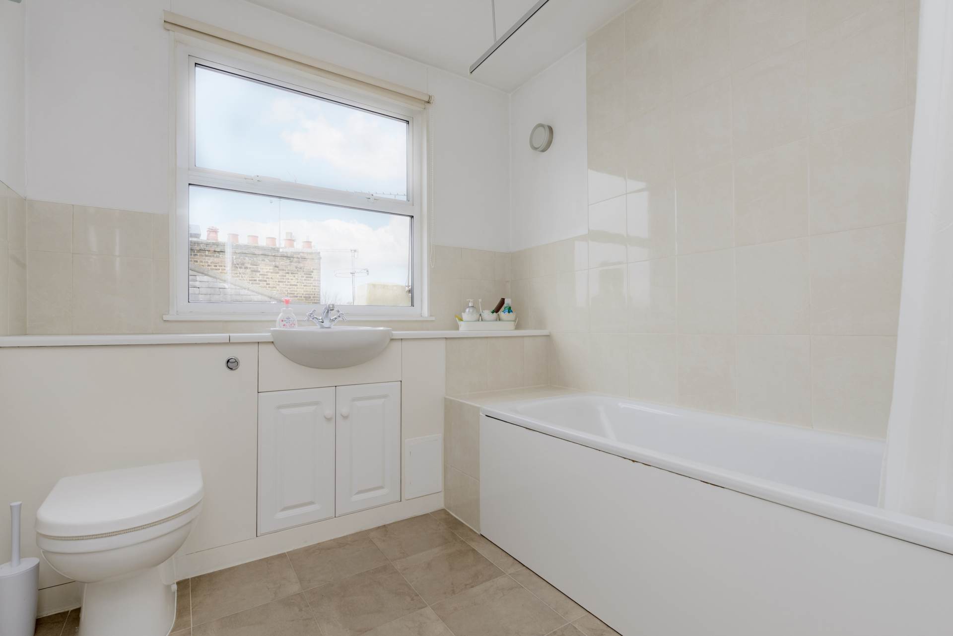 ロンドンNW3 4SS 1ベッドフラット 売買物件の内外装写真-4