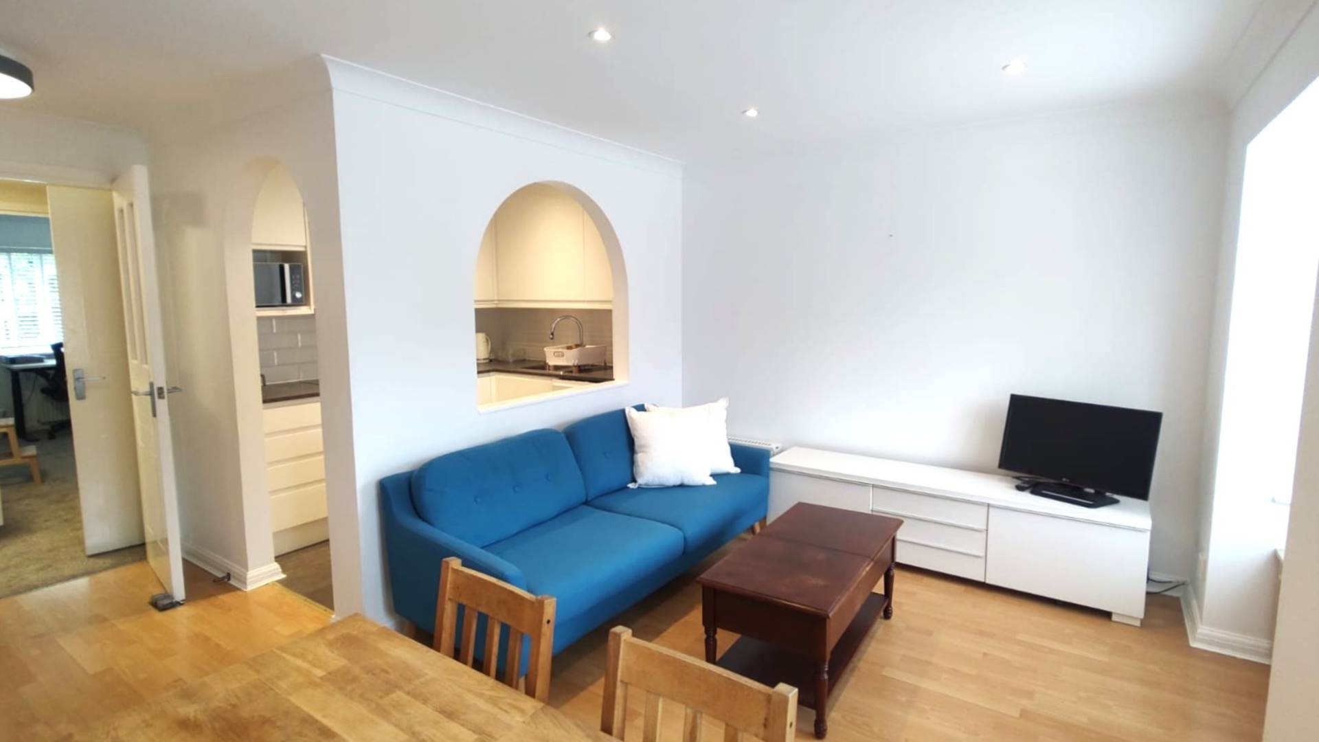 London N3 2BN 2 bed maisonette rental property internal/external image-1