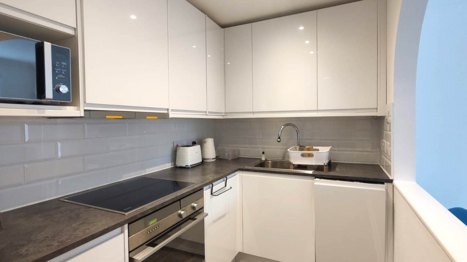 London N3 2BN 2 bed maisonette rental property internal/external image-3