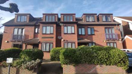 2 bed flat to rent in London N12