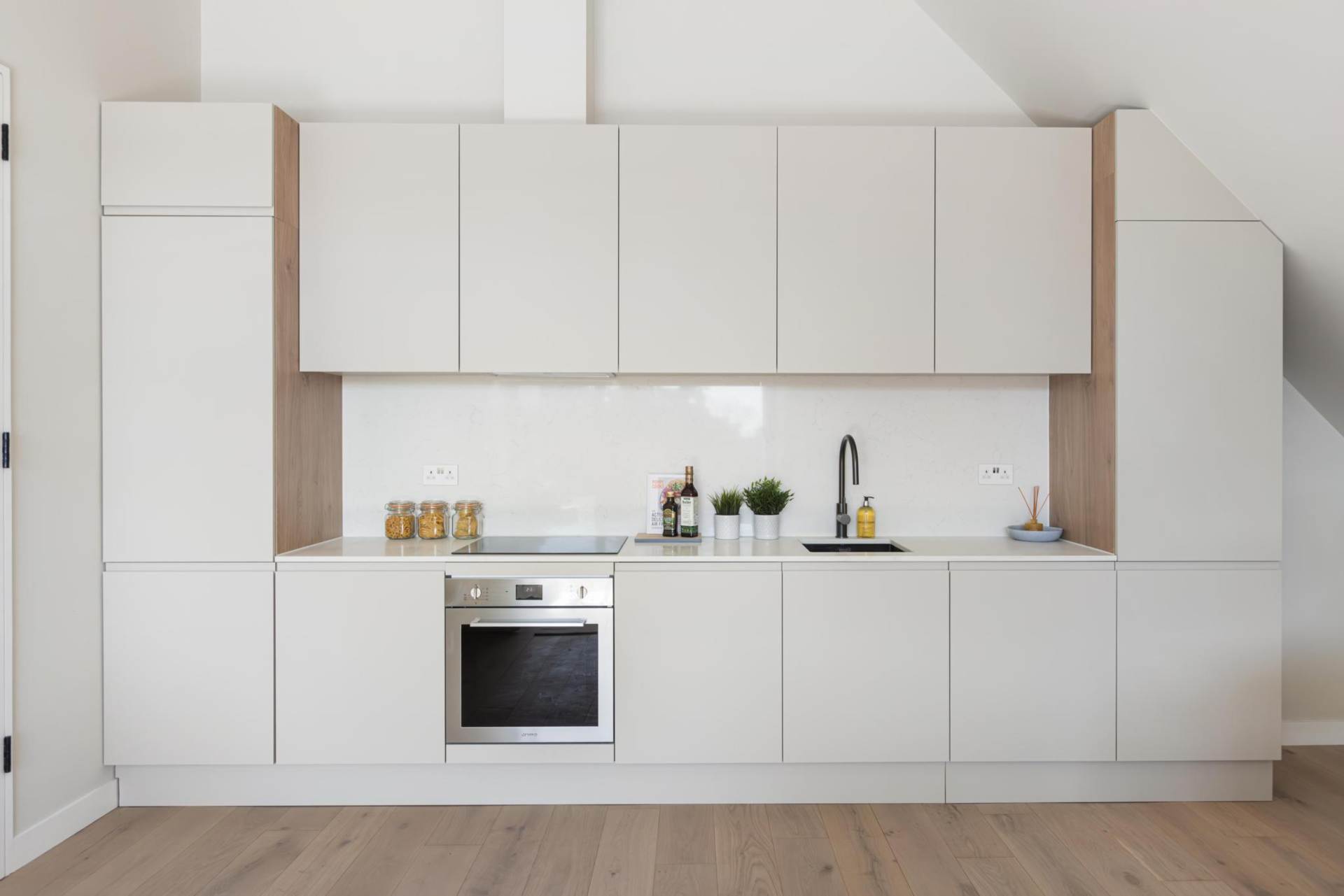 London W3 9HG 1 bed flat sales property internal/external image-2