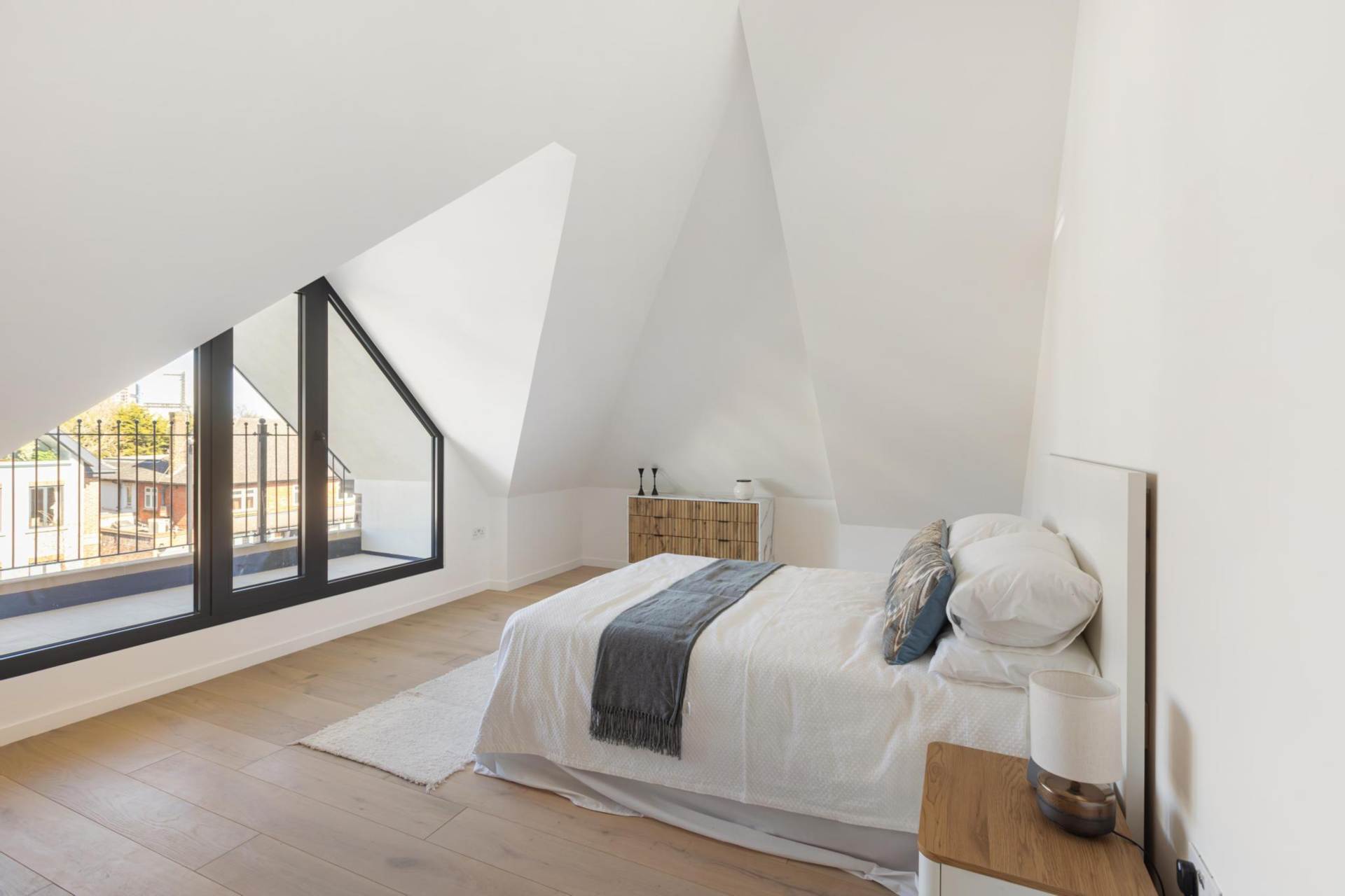 2 bed flat for sale | Creswick Road, West Acton, London W3 Picure-1