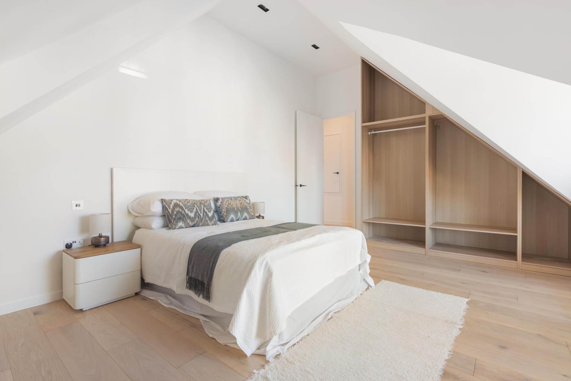 London W3 9HG 2 bed flat sales property internal/external image-11