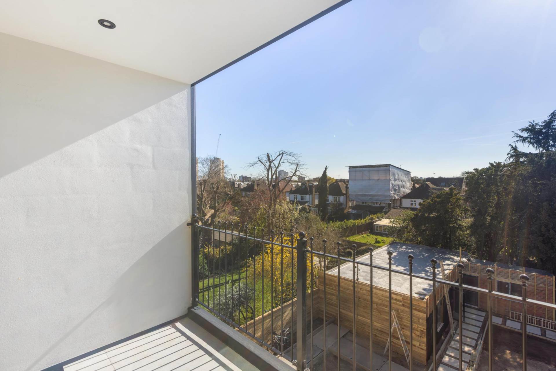 London W3 9HG 2 bed flat sales property internal/external image-6