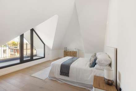 2 bed flat for sale in London W3