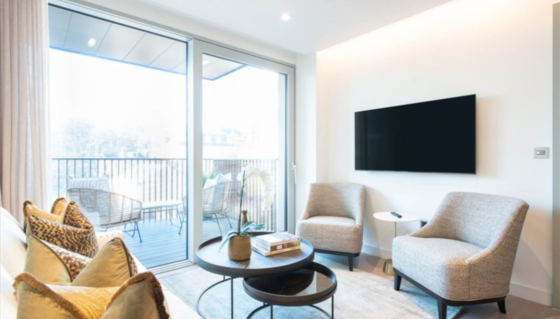 London W2 1EY 2 bed flat rental property internal/external image-1