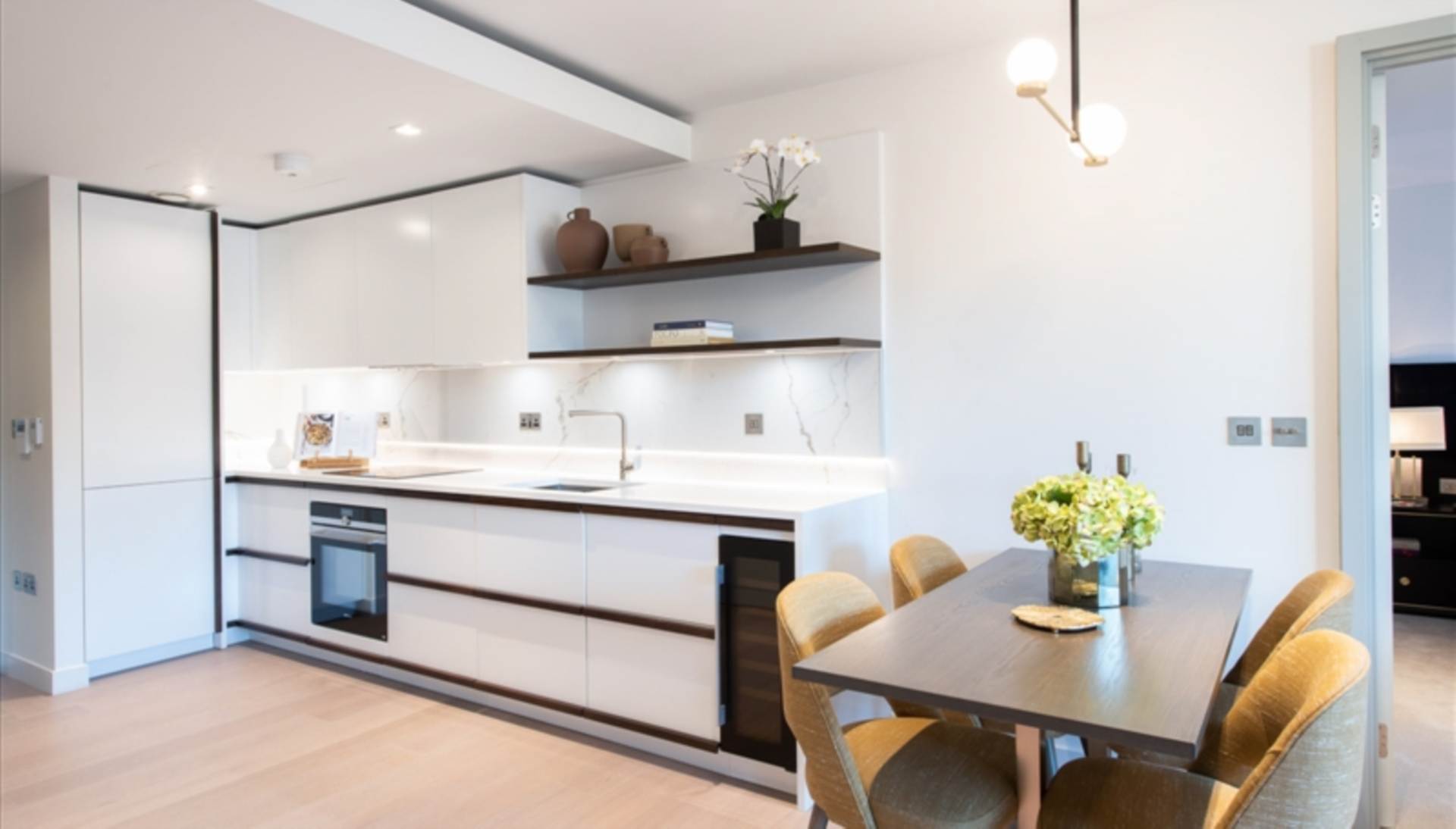 London W2 1EY 2 bed flat rental property internal/external image-2
