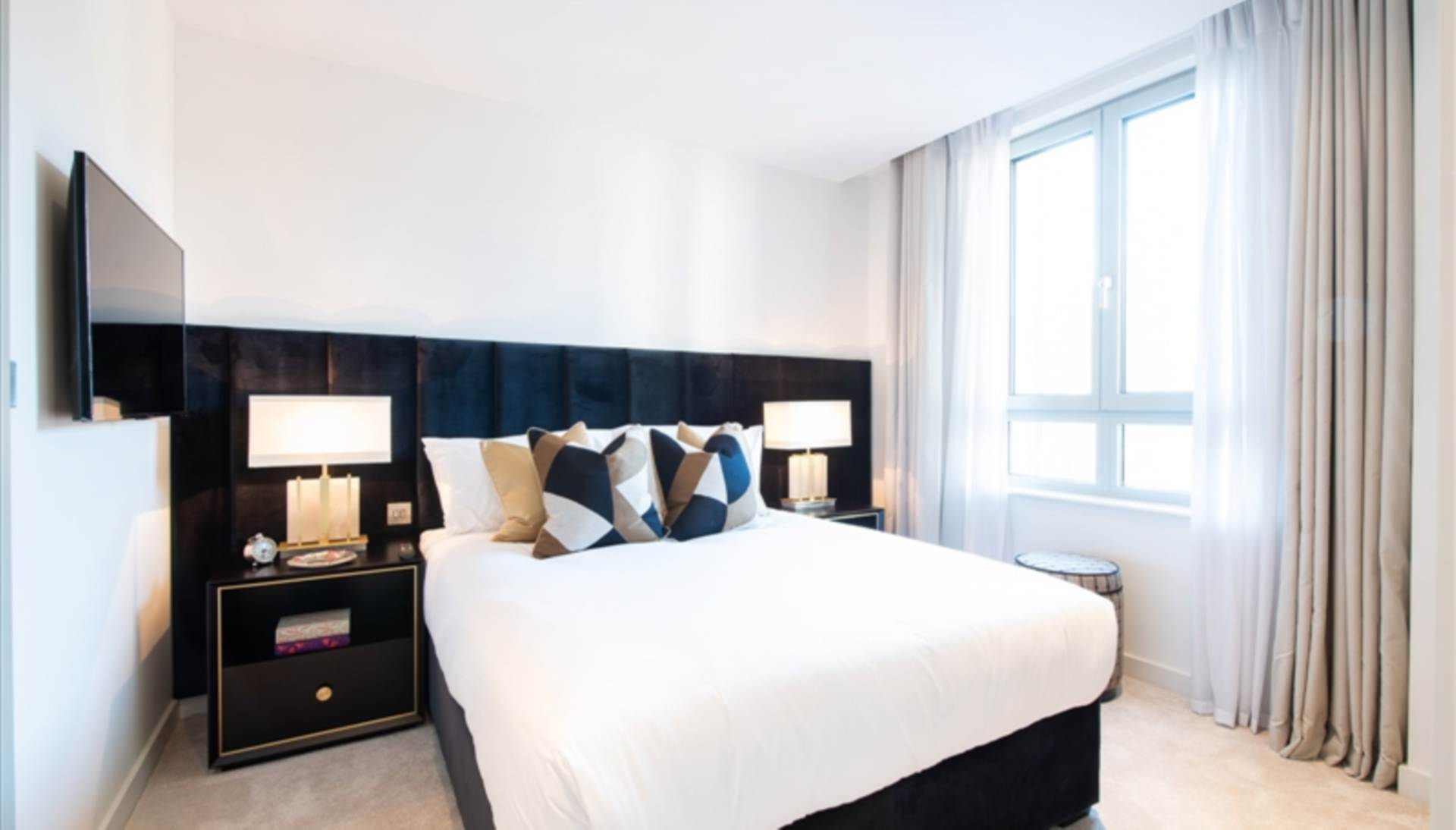 London W2 1EY 2 bed flat rental property internal/external image-3