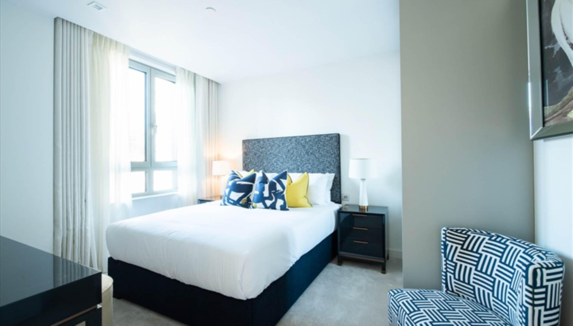 London W2 1EY 2 bed flat rental property internal/external image-4
