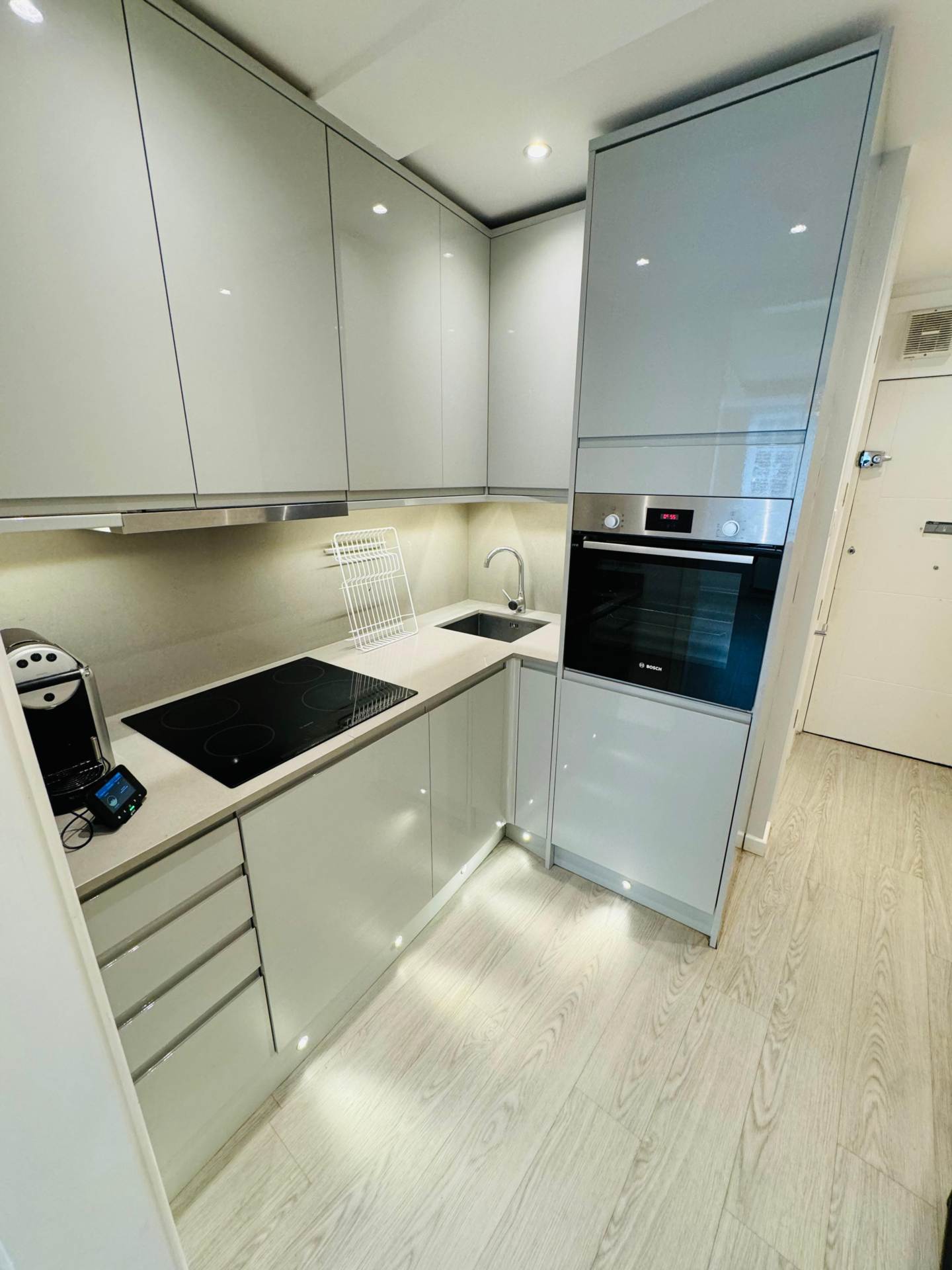 London NW6 5NR 2 bed flat rental property internal/external image-3