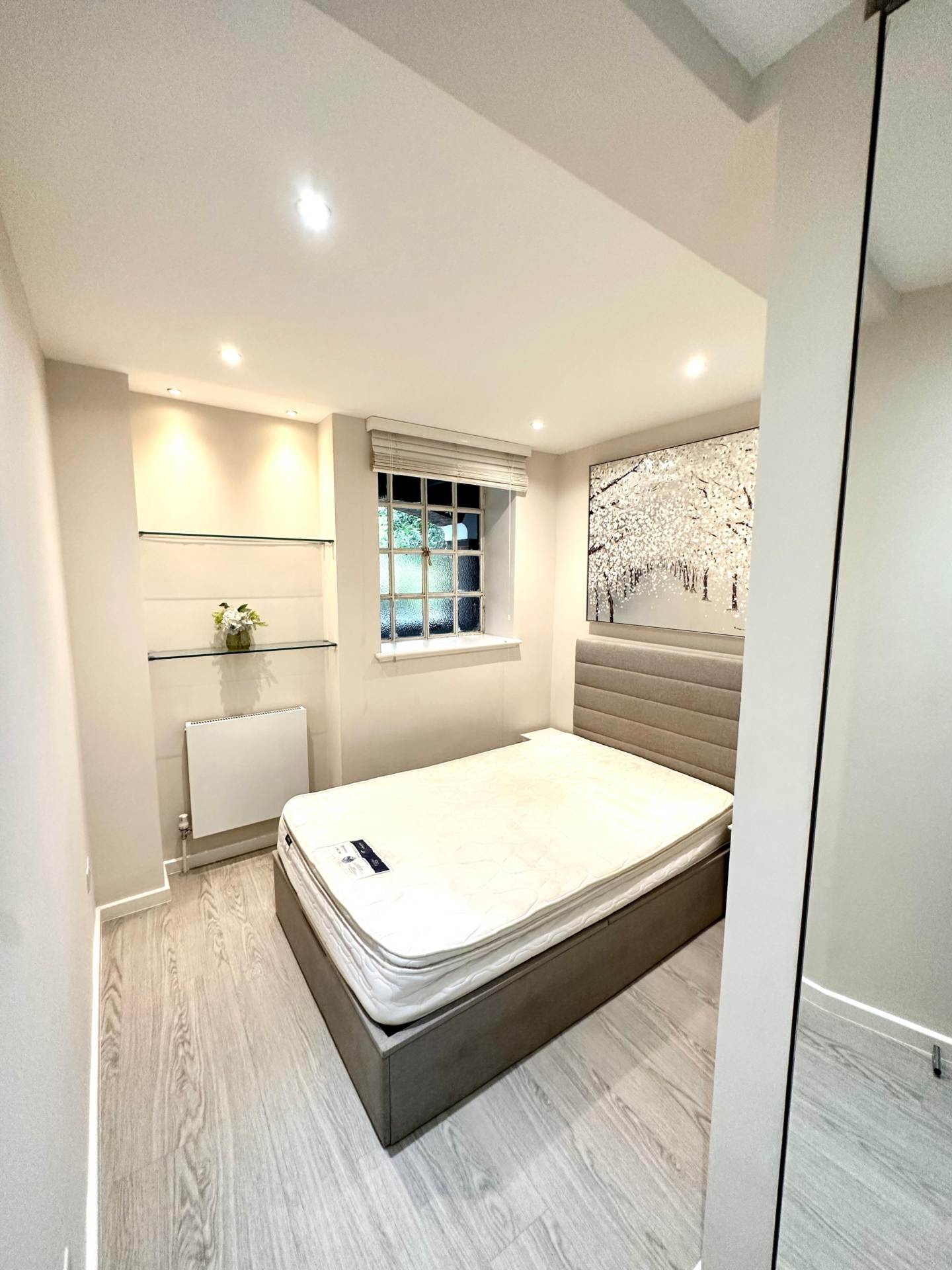 London NW6 5NR 2 bed flat rental property internal/external image-4